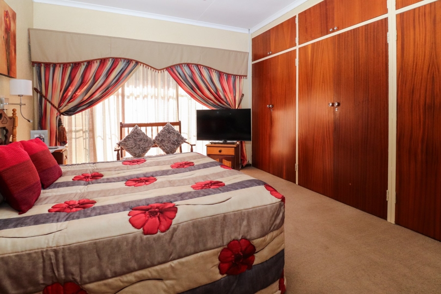 3 Bedroom Property for Sale in Flamwood North West